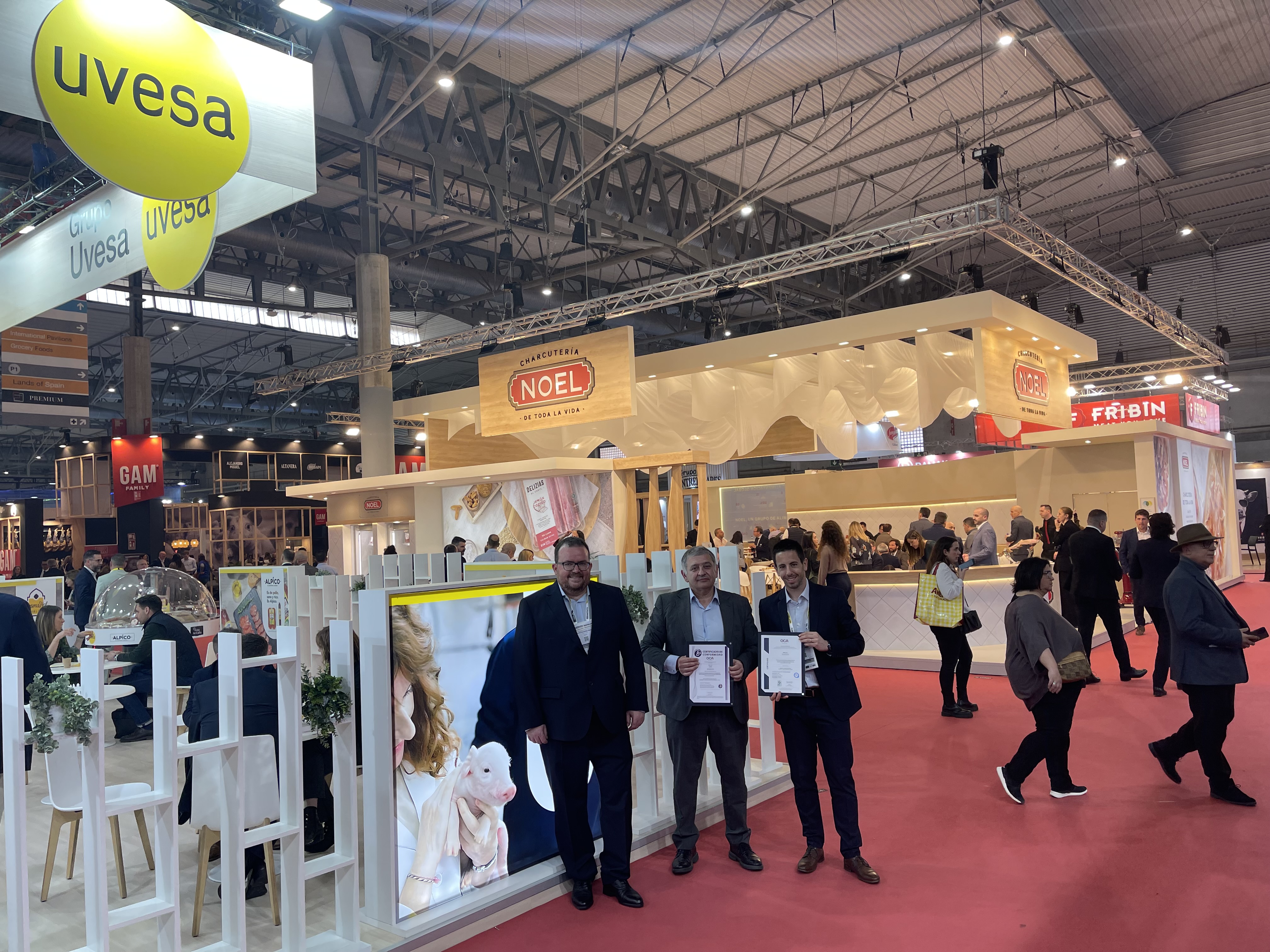 Grupo Uvesa recibe las certificaciones de Bienestar Animal de manos de OCA Global